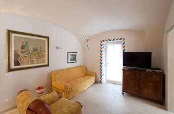 Barchi Resort Living Room