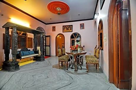 Hotel Rashmi 