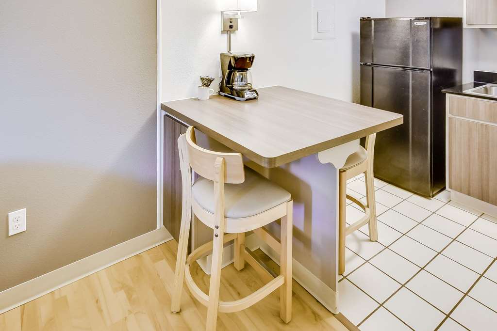 Studio 6 Houston Hobby kitchen