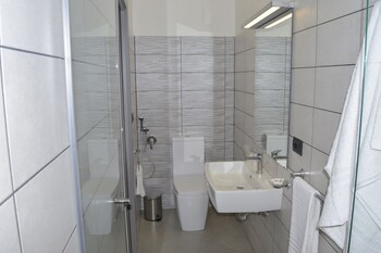 Etna In Centro Bathroom