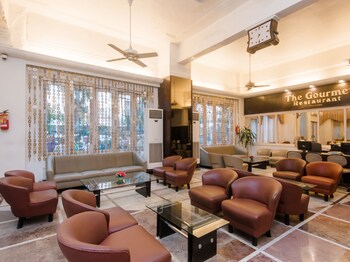 Oyo 635 West End Hotel Lobby Sitting Area
