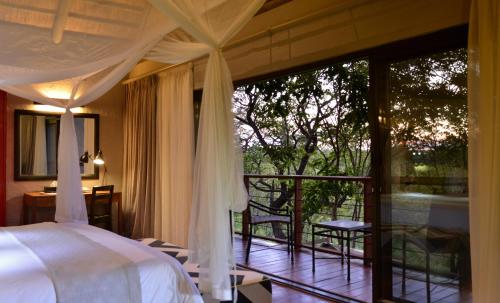 Victoria Falls Safari Suites 