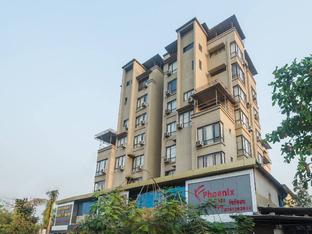 Oyo 11855 Phoenix Hotel 
