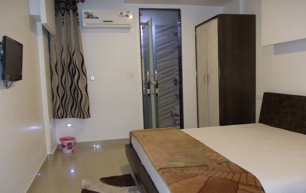 Uttaranchal Tourist Guest House Hotel Interior