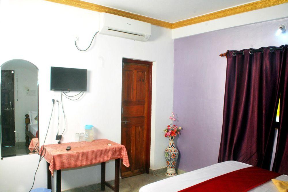 Calangute Beach Side Hotel 