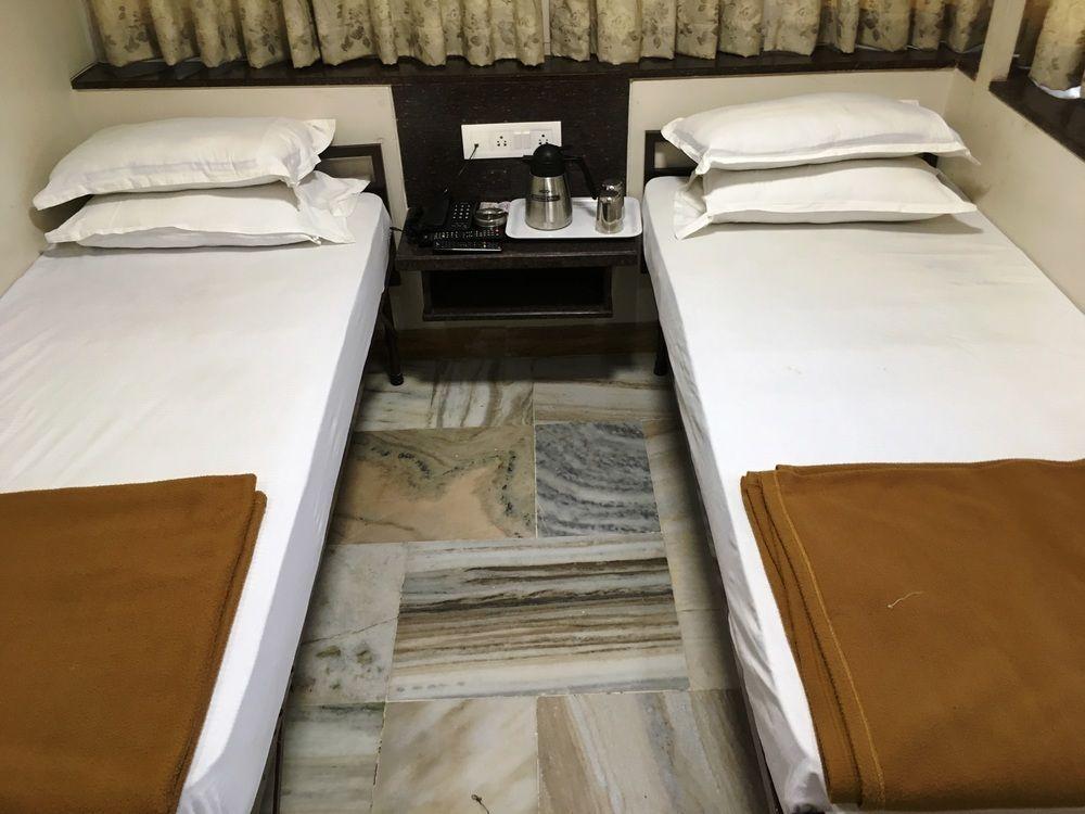 Hotel Adarsh Mahal 
