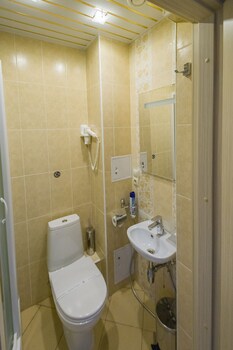 Rus Hotel Bathroom