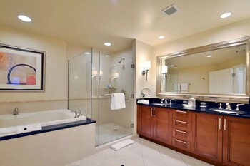 Aaa 3 Rooms 3 Bath Suite At The Signature Condo Hotel Bathroom