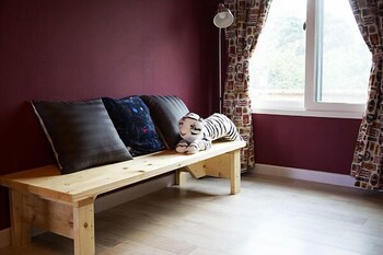 Seogwipo Seongsan Evergreen Pension Living Area