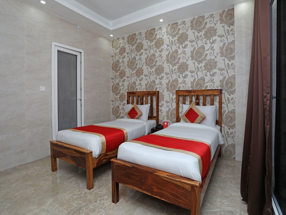 Oyo 10119 Sector 31 Guestroom