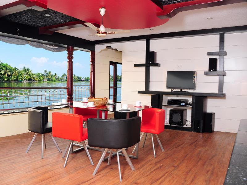 Vaishnav Houseboat 