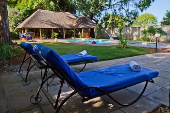 Mose Street Apartments Outdoor Pool