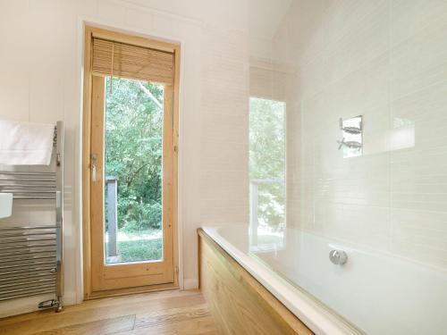 1 Streamside Looe 