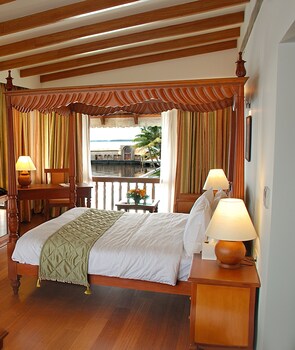 Lemon Tree Vembanad Guestroom