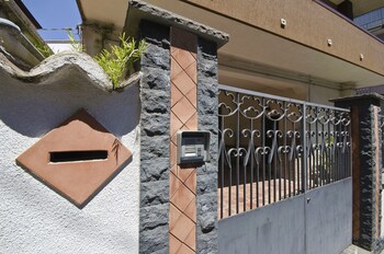 Saint Philippe Maison Hotel Entrance