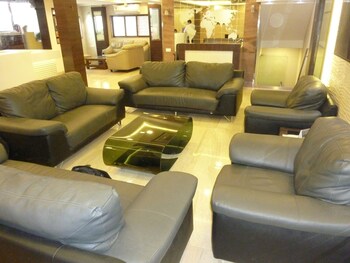 Hotel Orient Palace (هتل اورینت پالاس) Lobby Sitting Area