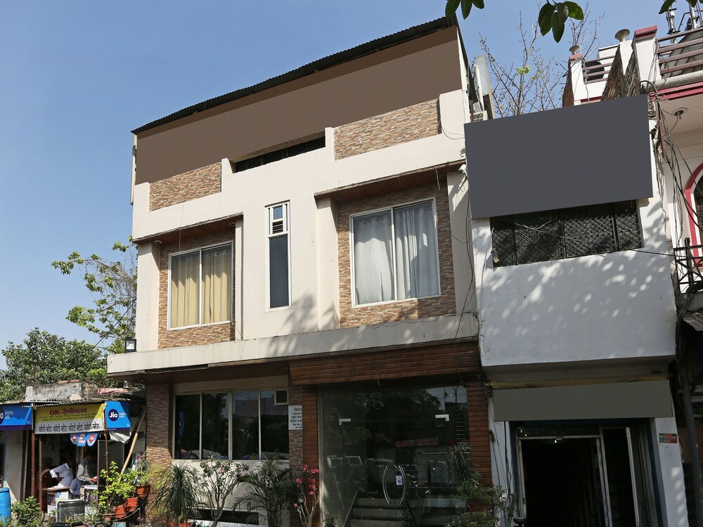 Oyo 1807 Hotel Platinum Inn Exterior