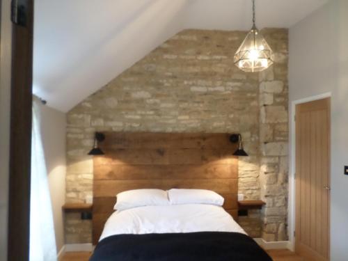 The Queen Matilda Country Inn & Rooms 
