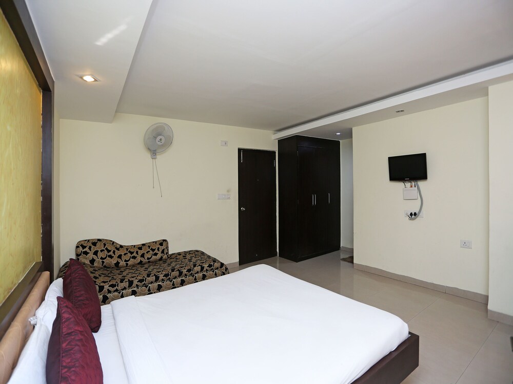 Oyo 3336 Hotel Mantri Residency Guestroom