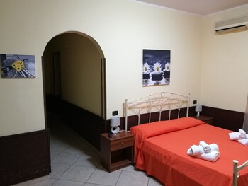 Garden Inn Guestroom