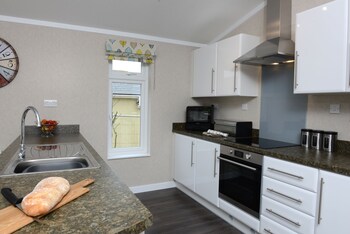 Croyde Bay Holiday Resort (كروید بی هالیدی ریزورت) In-Room Kitchen