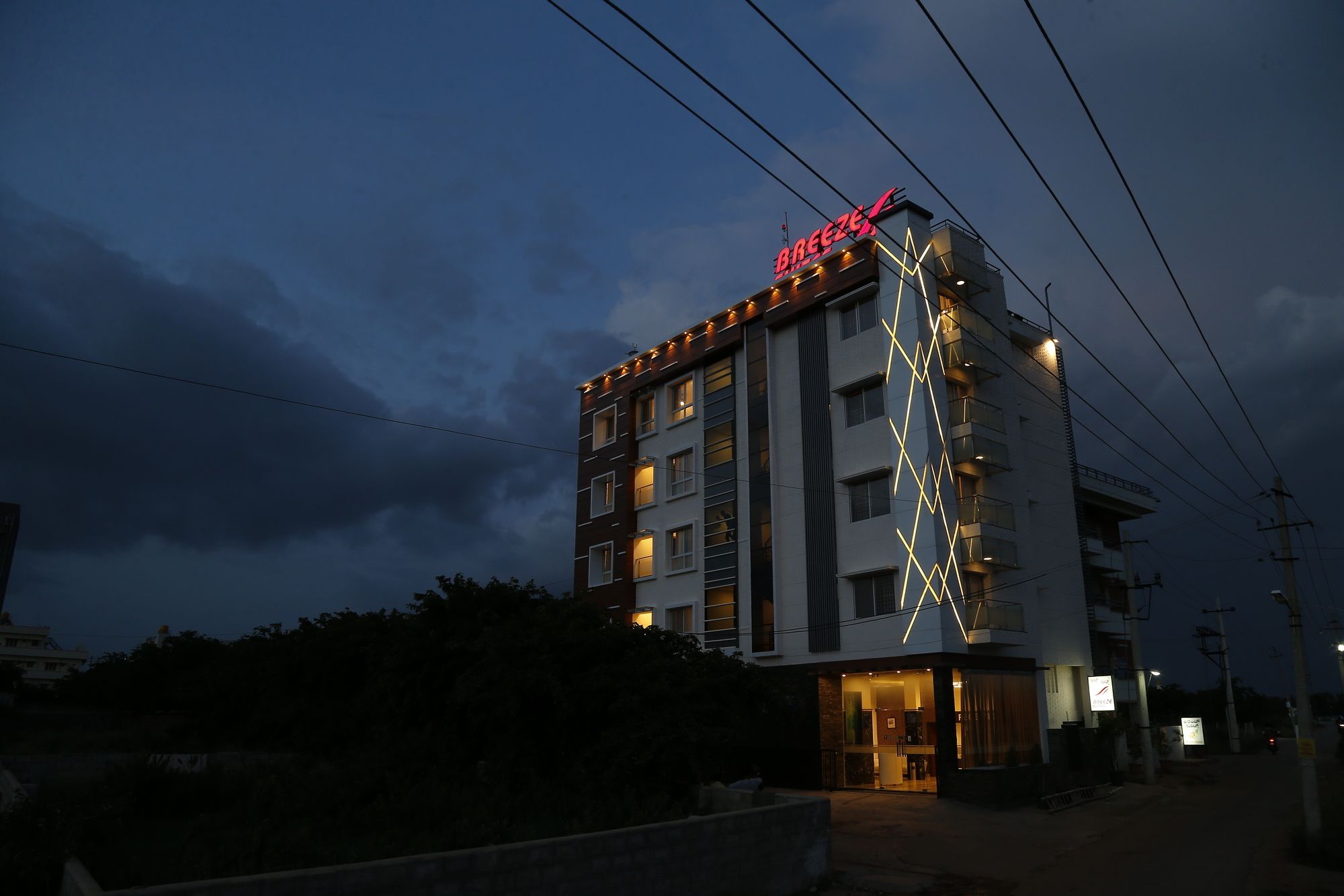 Breeze Suites 