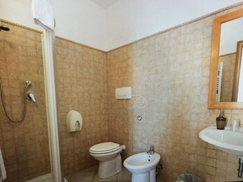 Luna Di Marzo Bathroom