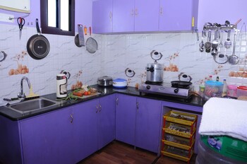 Cosy Houseboats In-Room Kitchenette