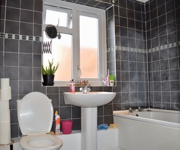 Apartment In Greater Manchester (آپارتمان این گریتر مانچستر) Bathroom