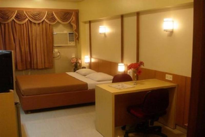 Host Inn International Room