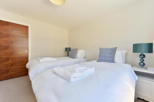 2br In Putney With Parking (۲بر این پوتنی با پاركینگ) 