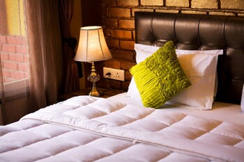 Nirvana Lodge & Lounge Mussoorie Guestroom