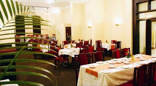 New Ambassador Hotel z