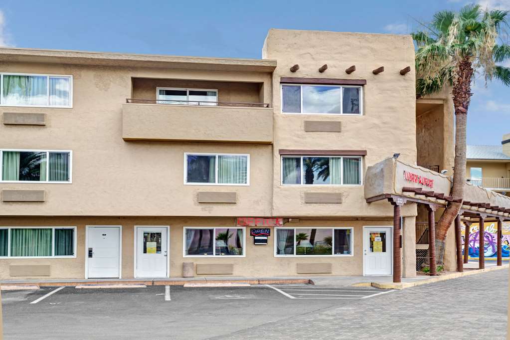 Super 8 Las Vegas North Strip Fremont Street Area Exterior view