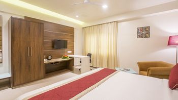 Sai International Hotel Guestroom