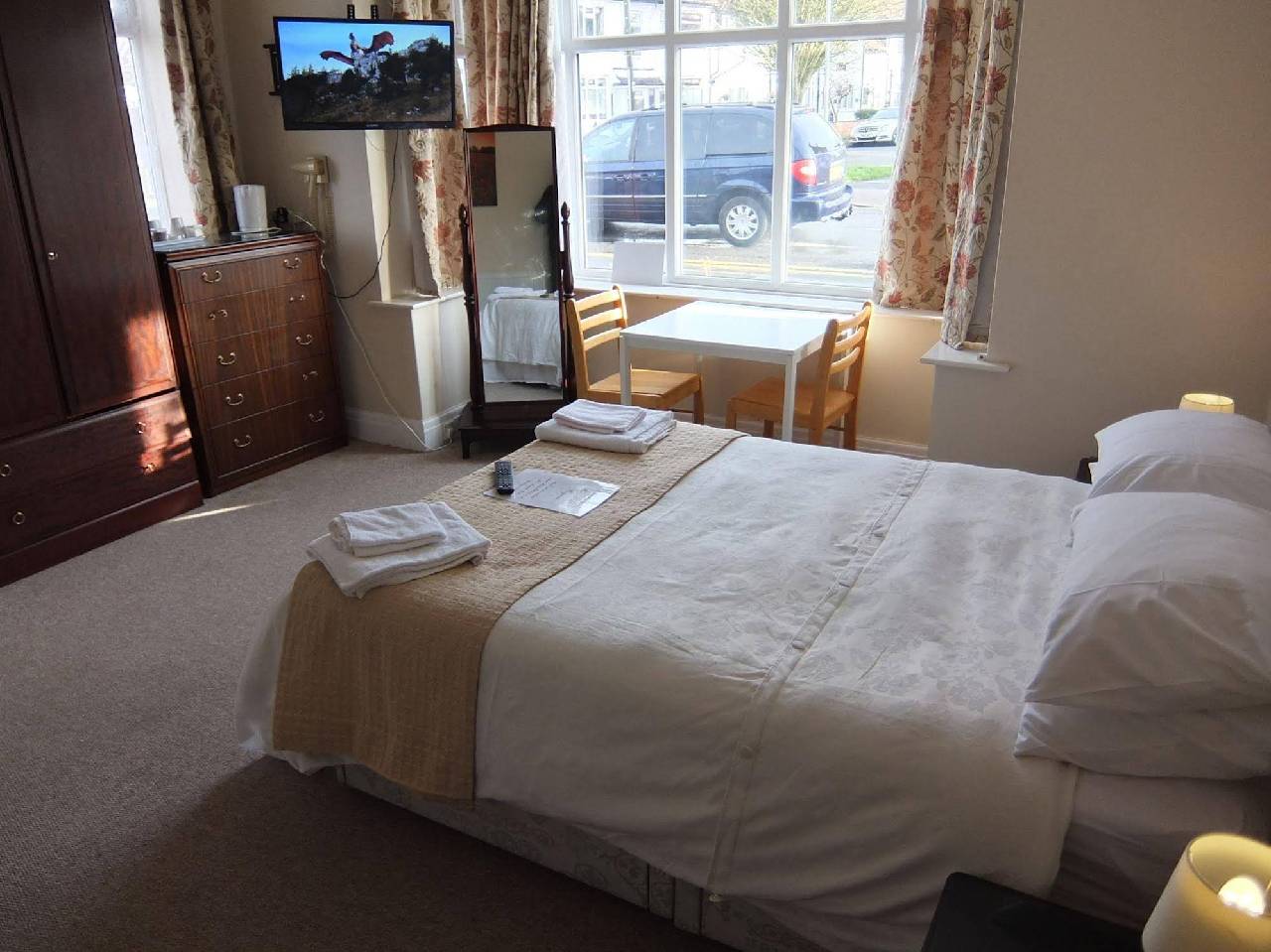 The Monsell Hotel ( مونسل هتل) 