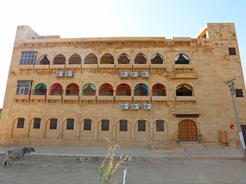 Oyo 3415 Hotel Heera Court Hotel Front