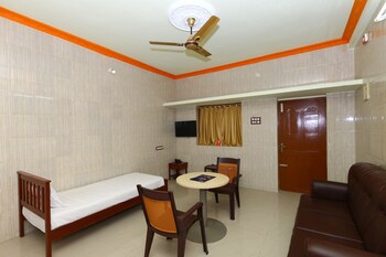 Oyo 7747 Ss Residency Guestroom