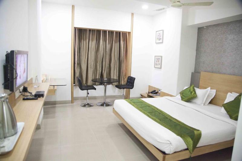 Treebo Admiral Suites Room