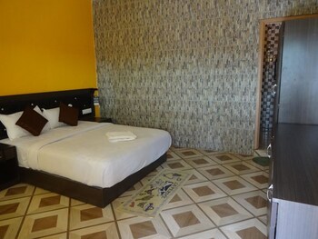 Gold India Beach Resort Guestroom