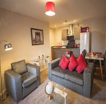 Centauri Apartments In Park Rise Guestroom
