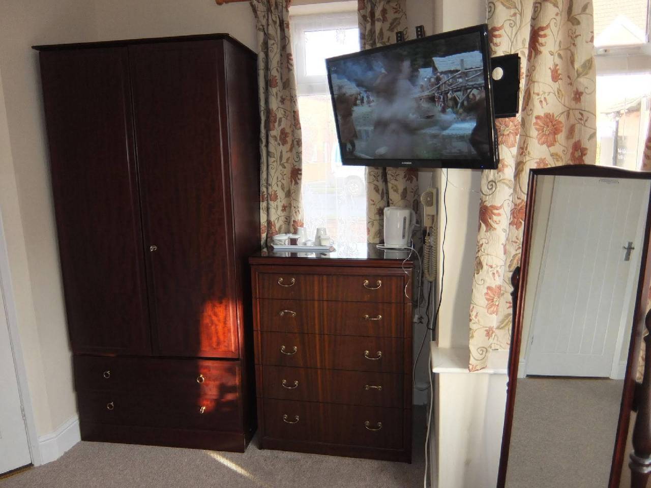 The Monsell Hotel ( مونسل هتل) 