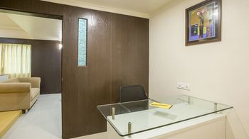Sai International Hotel Guestroom