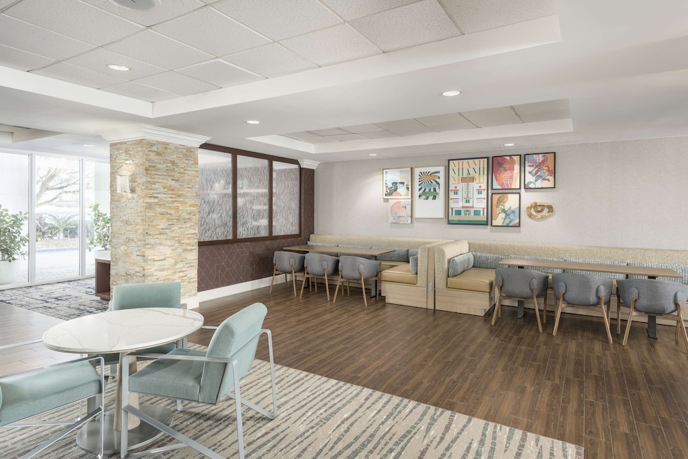 Homewood Suites Miami Airport Blue Lagoon - photo 4