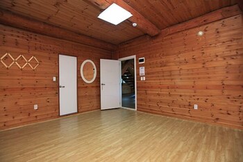 Muju Moon River Pension Hotel Interior