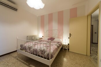 Isa Apartment 3 Guestroom