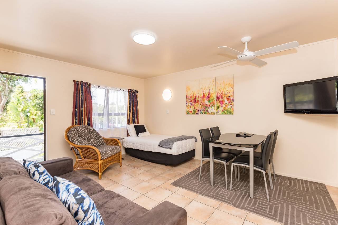 Dolphin Motel 