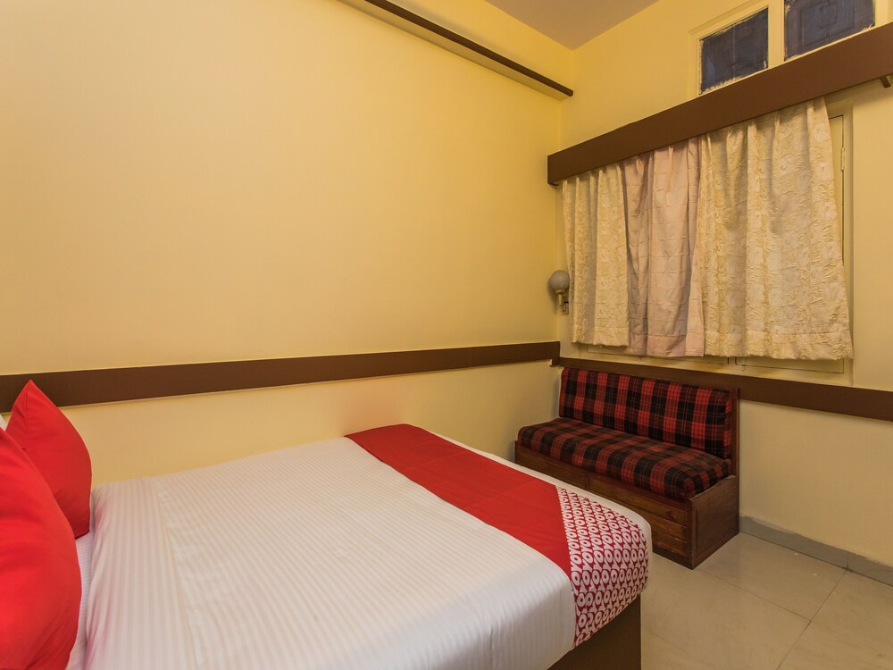 Oyo 15401 Hotel Surana Palace Guestroom