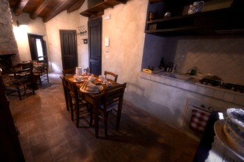 Robur Marsorum (روبور مارسوروم) In-Room Dining