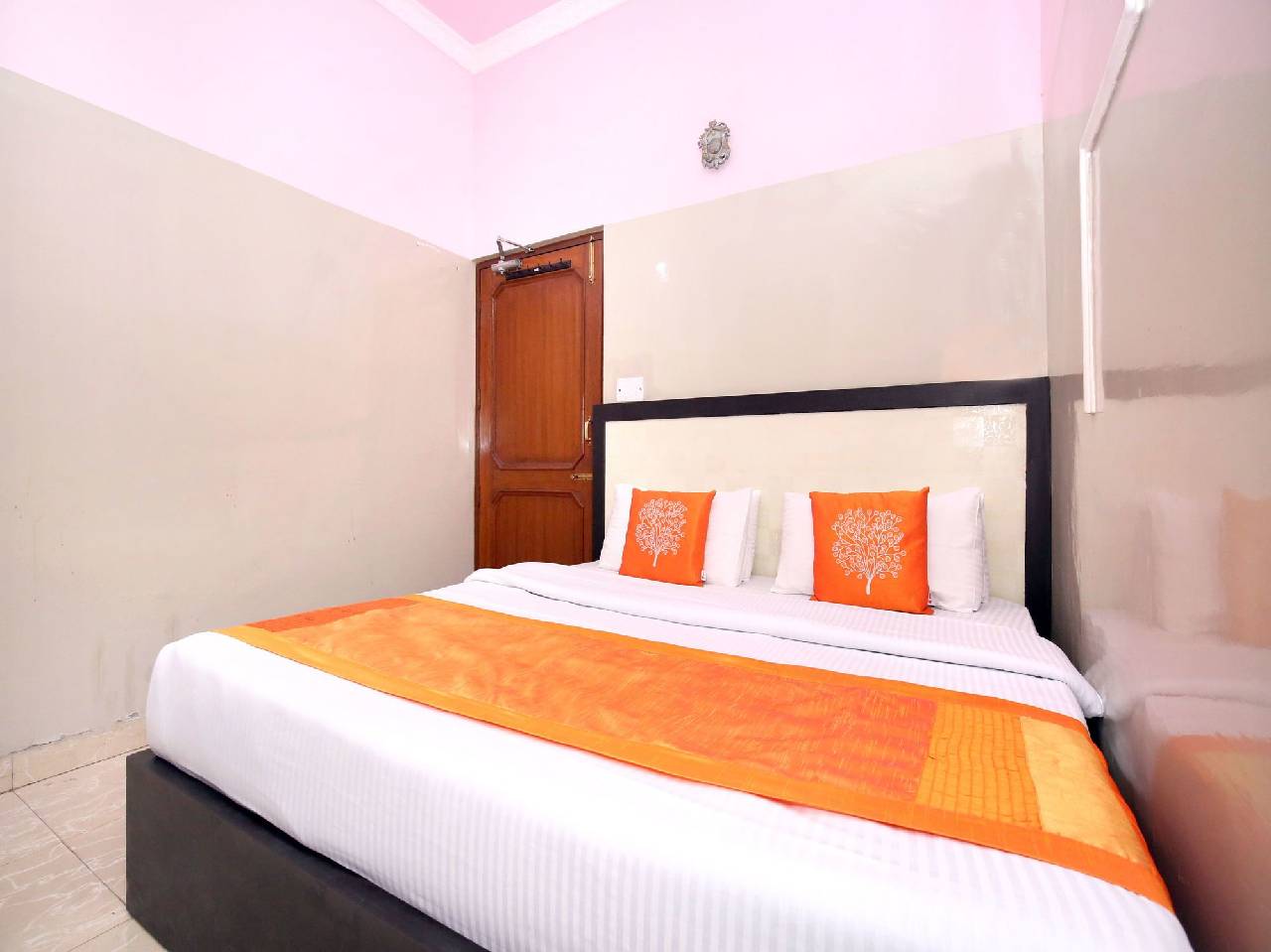 Oyo 11417 Hotel Lotus 